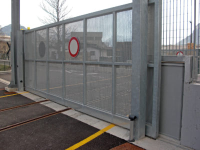 Sliding vehicle gate 1