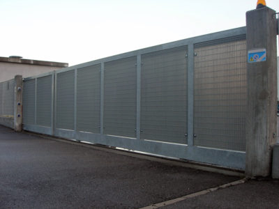 Cantilever sliding vehicle gate 3